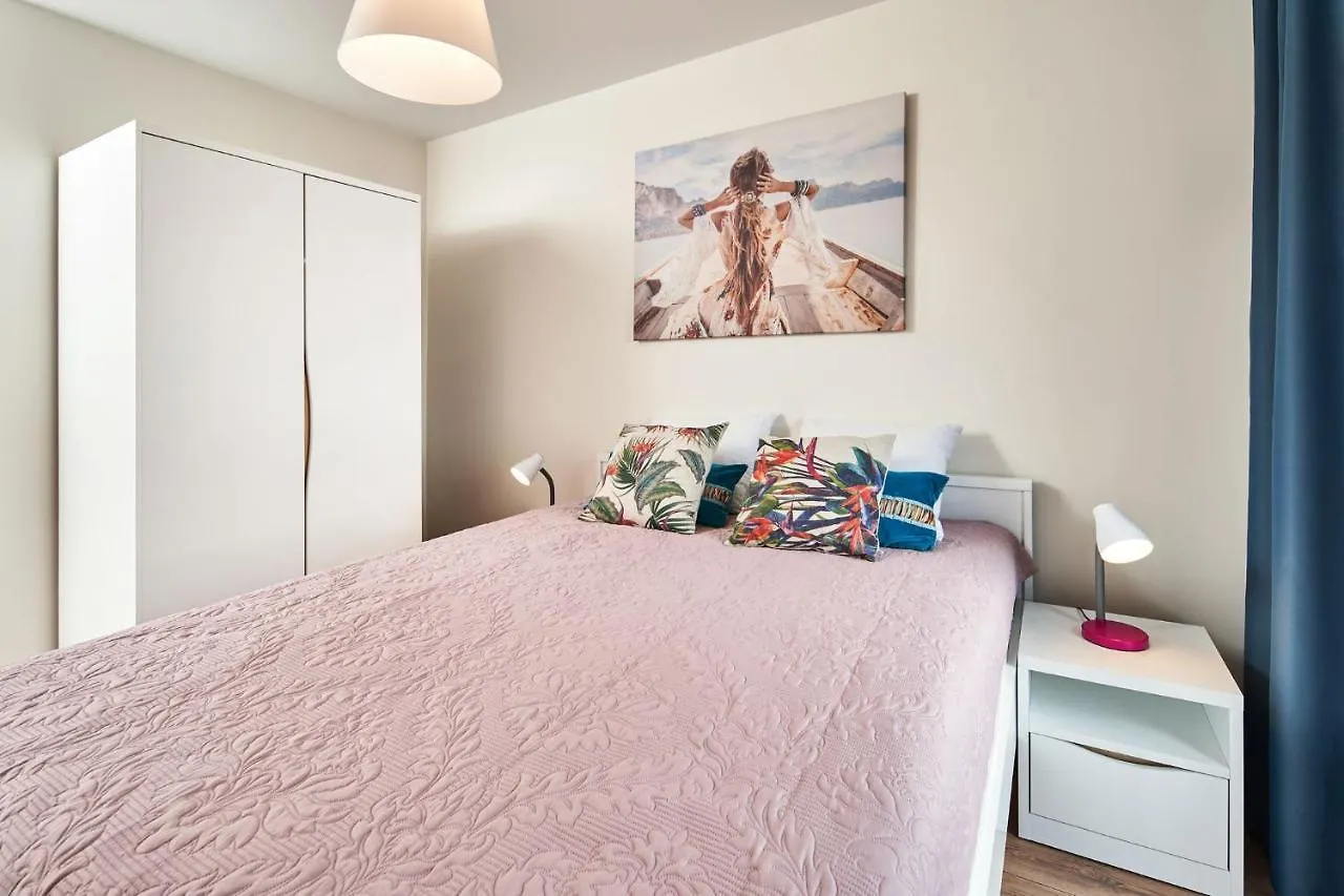 Symphony City Square Aparthotel Вроцлав 0*,