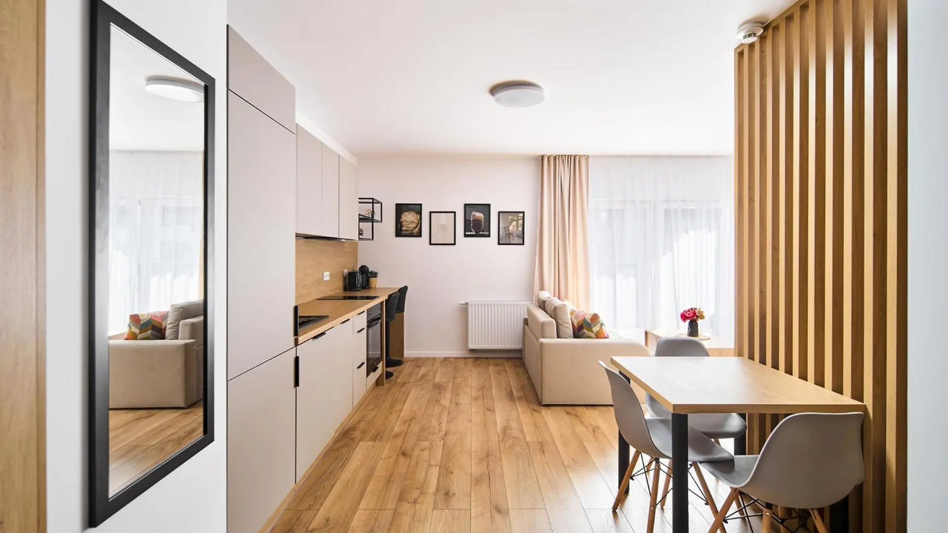 Symphony City Square Aparthotel Вроцлав
