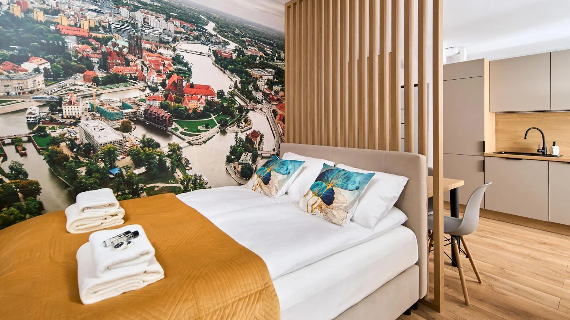 Symphony City Square Aparthotel Вроцлав