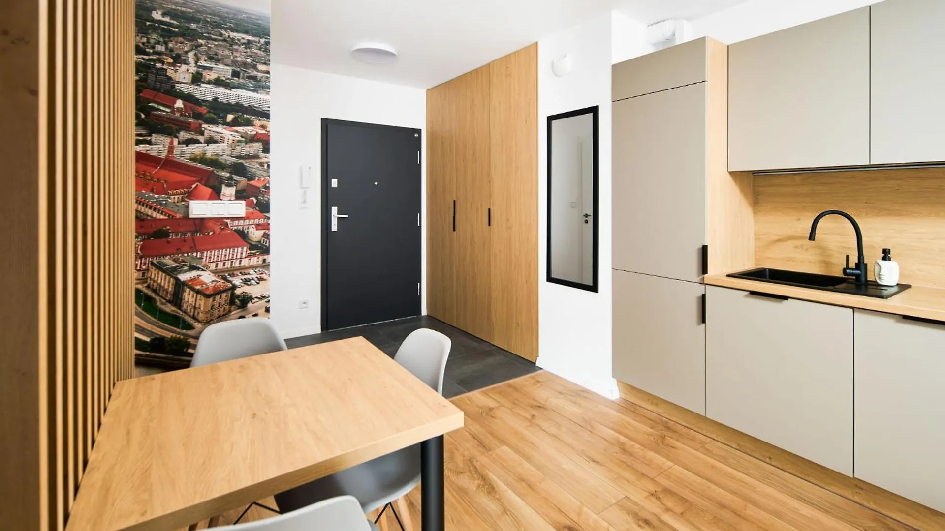 Symphony City Square Aparthotel Вроцлав