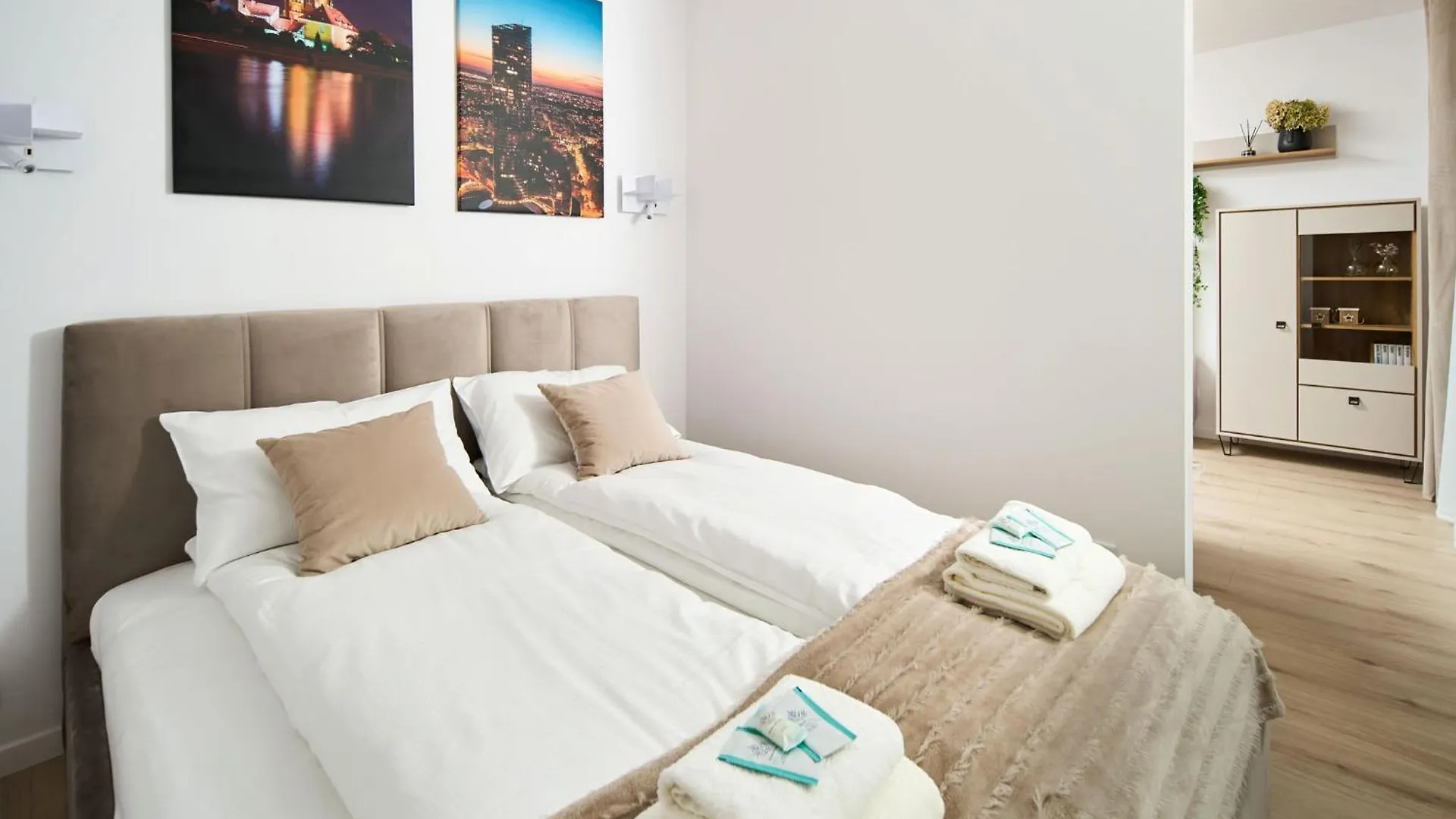 Symphony City Square Aparthotel Вроцлав
