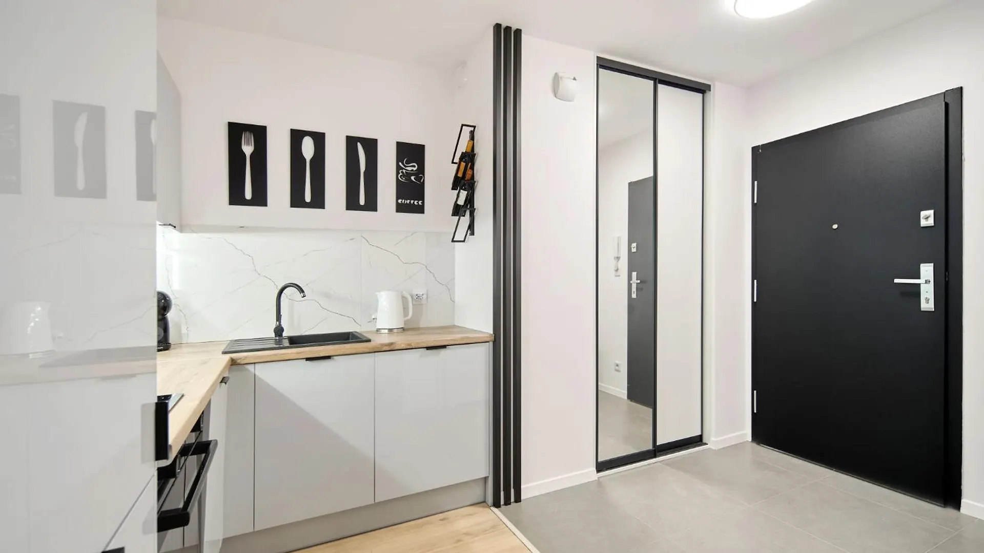 Symphony City Square Aparthotel Вроцлав
