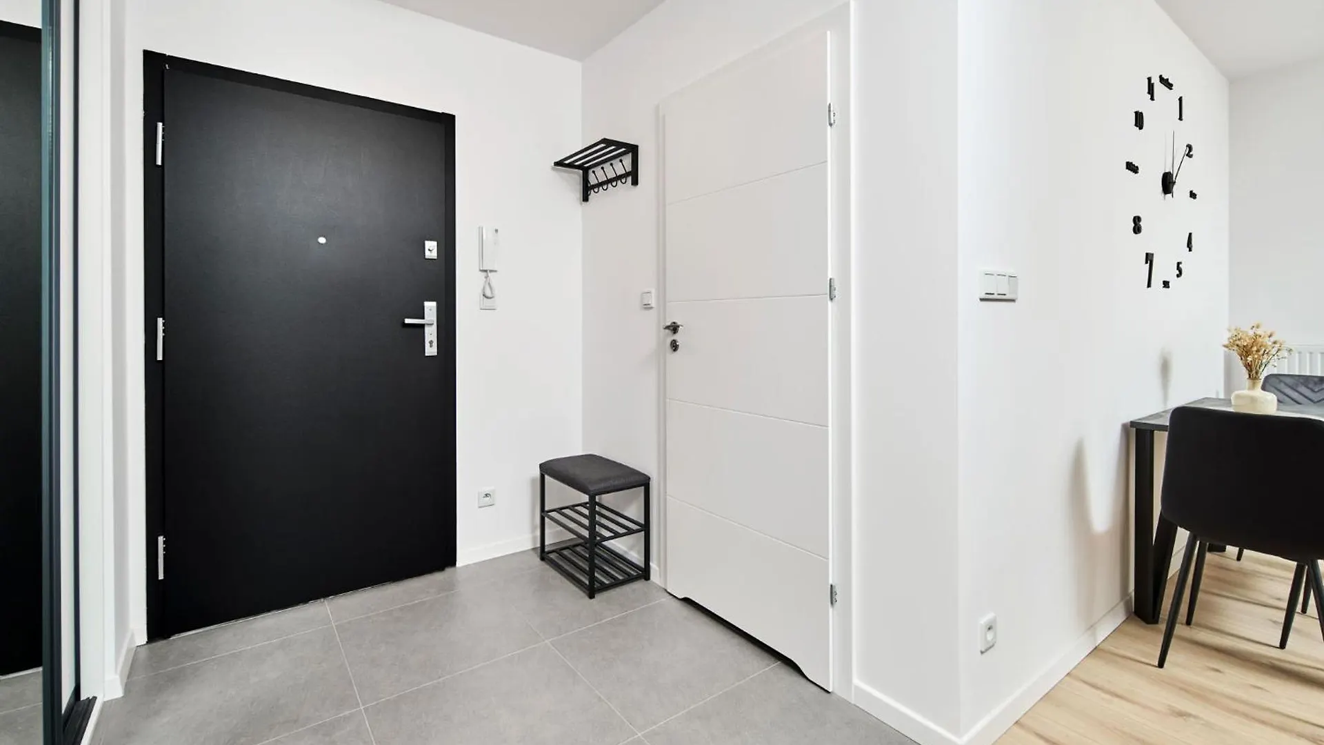Symphony City Square Aparthotel Вроцлав