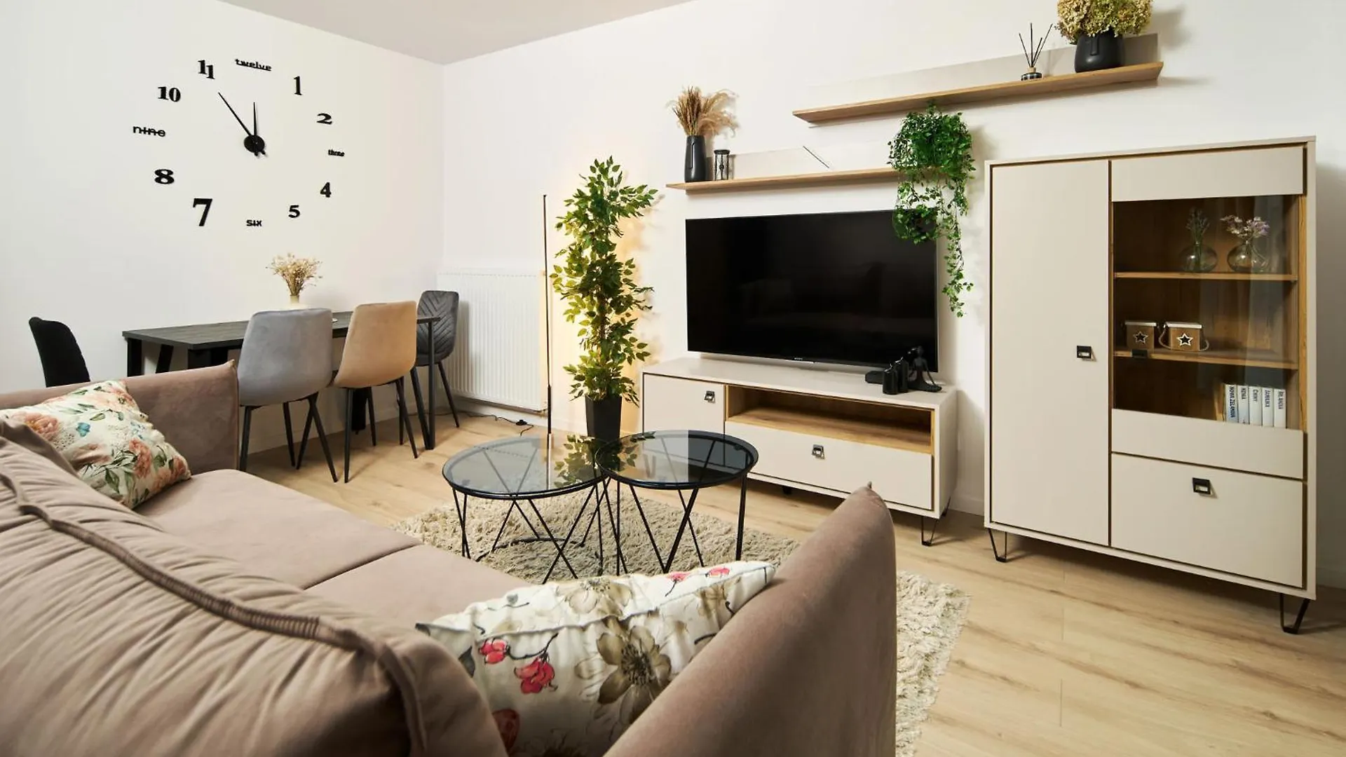 Symphony City Square Aparthotel Вроцлав Польша
