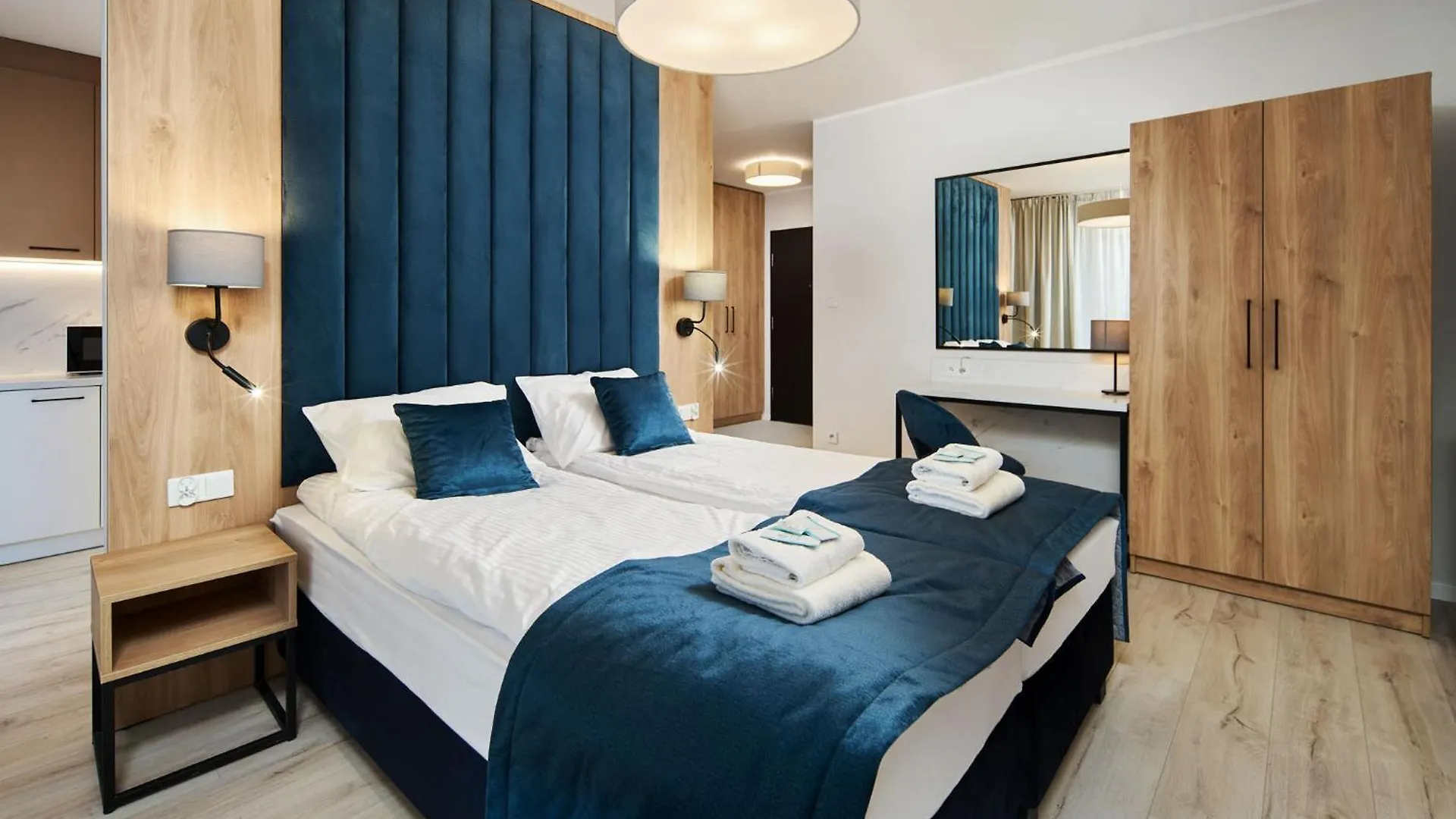 Symphony City Square Aparthotel Вроцлав 0*,  Польша