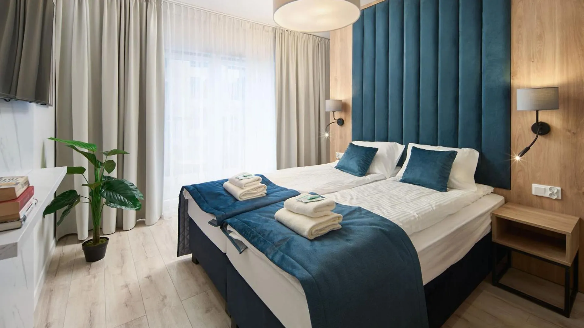Symphony City Square Aparthotel Вроцлав