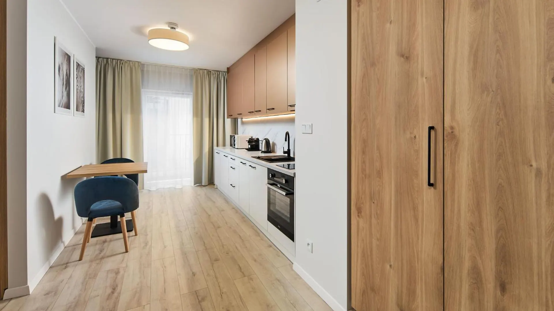 Symphony City Square Aparthotel Вроцлав