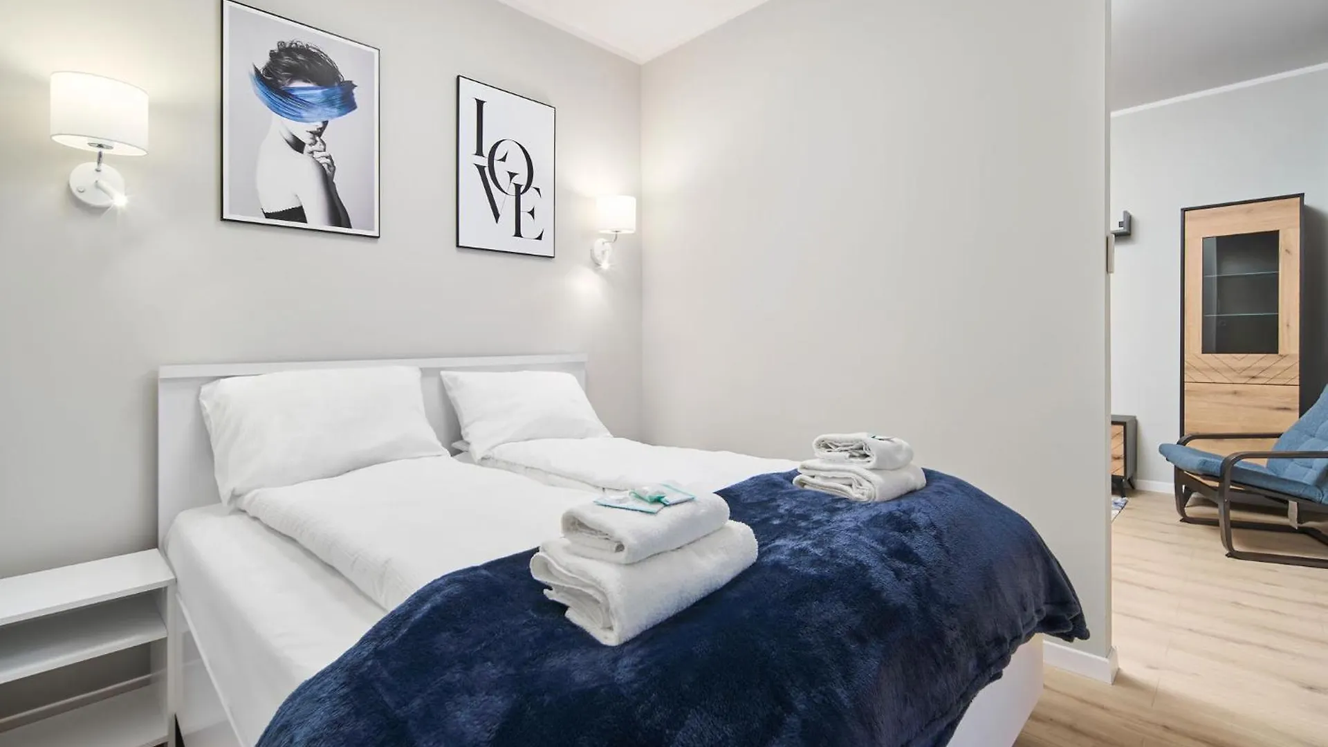 Symphony City Square Aparthotel Вроцлав 0*,  Польша