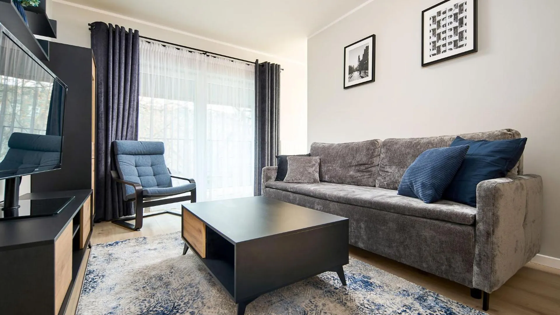 Symphony City Square Aparthotel Вроцлав