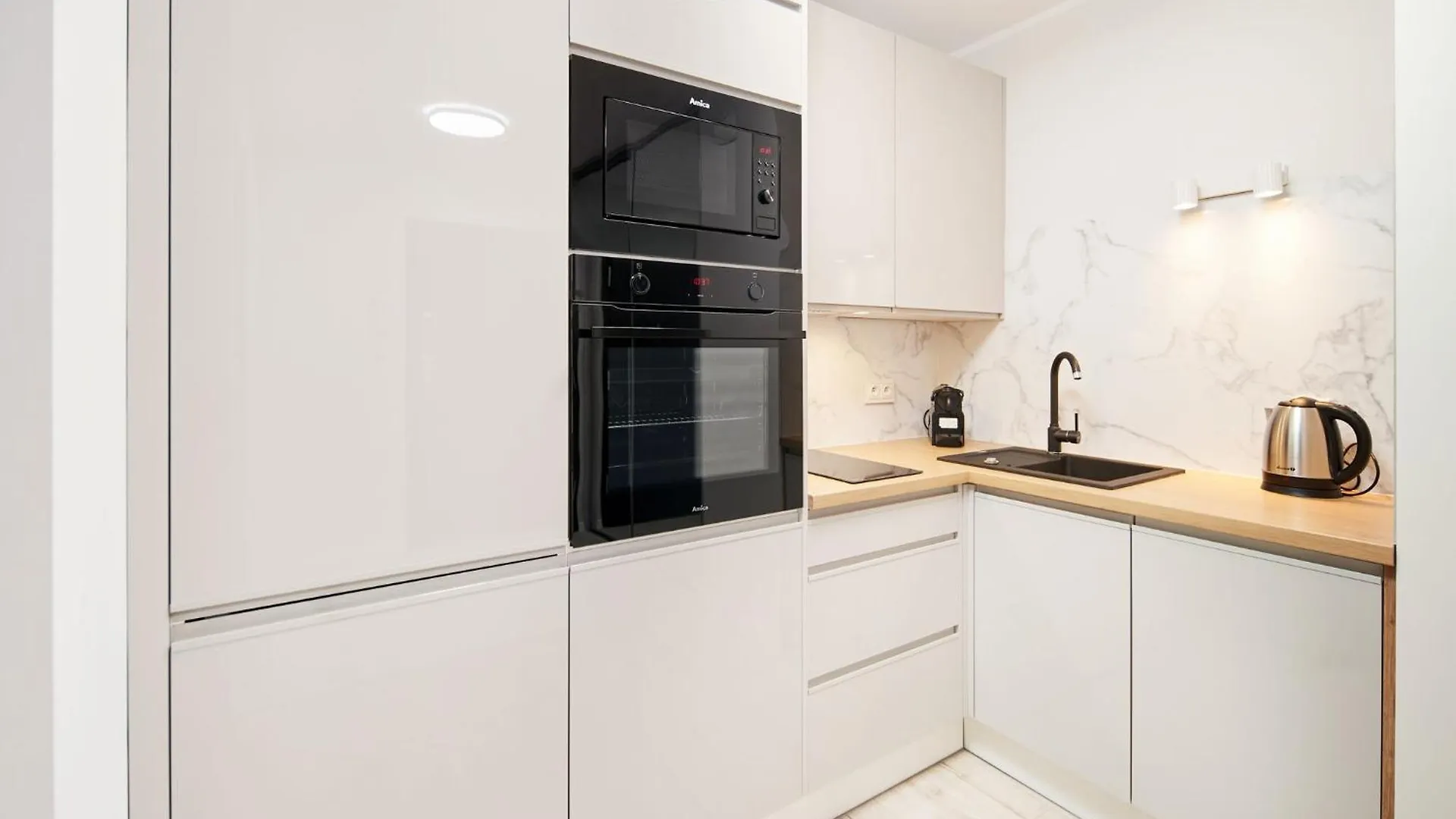 Symphony City Square Aparthotel Вроцлав 0*,