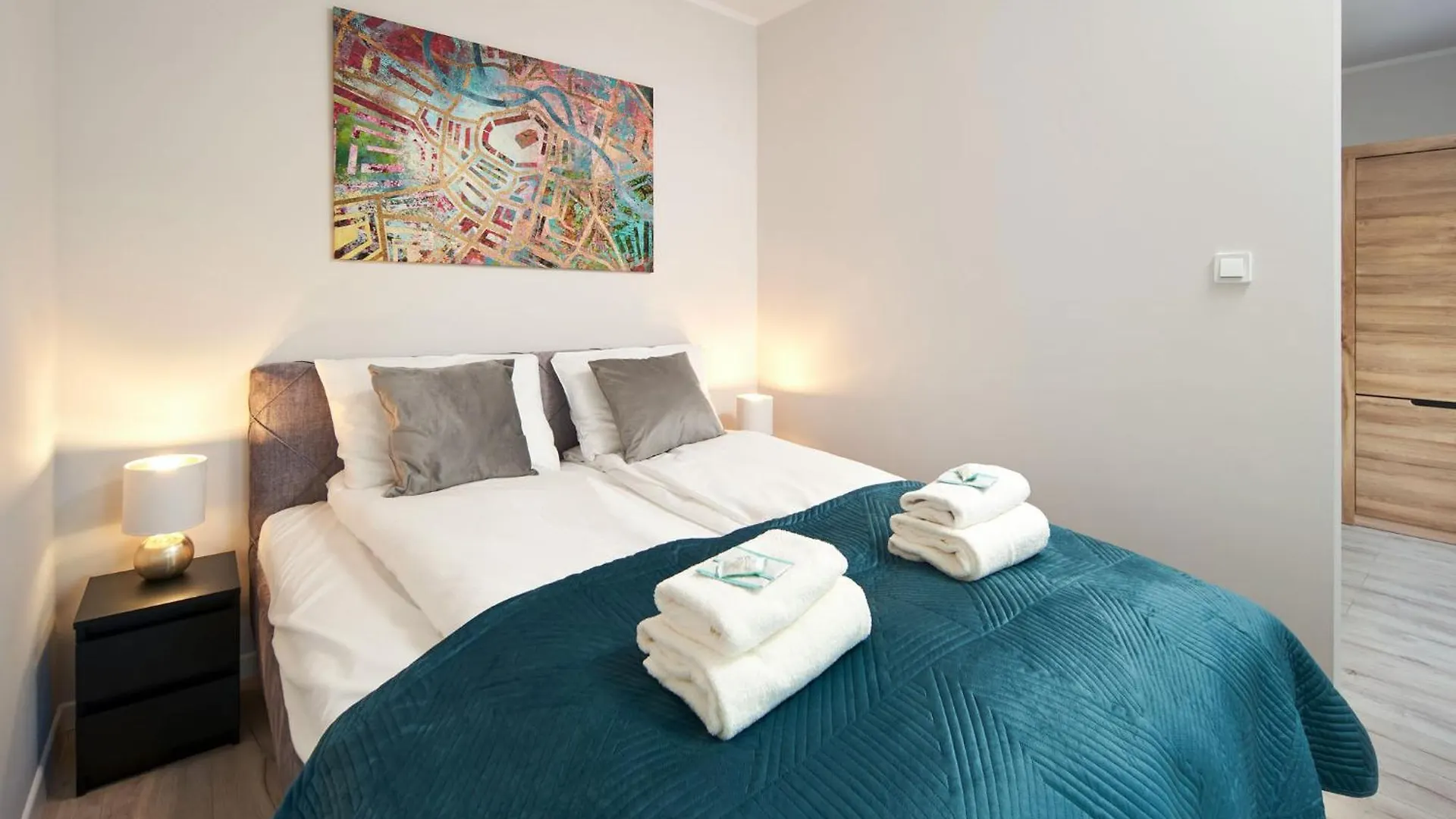 Symphony City Square Aparthotel Вроцлав