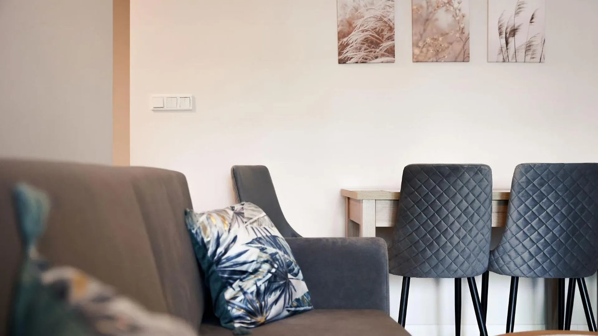 Symphony City Square Aparthotel Вроцлав