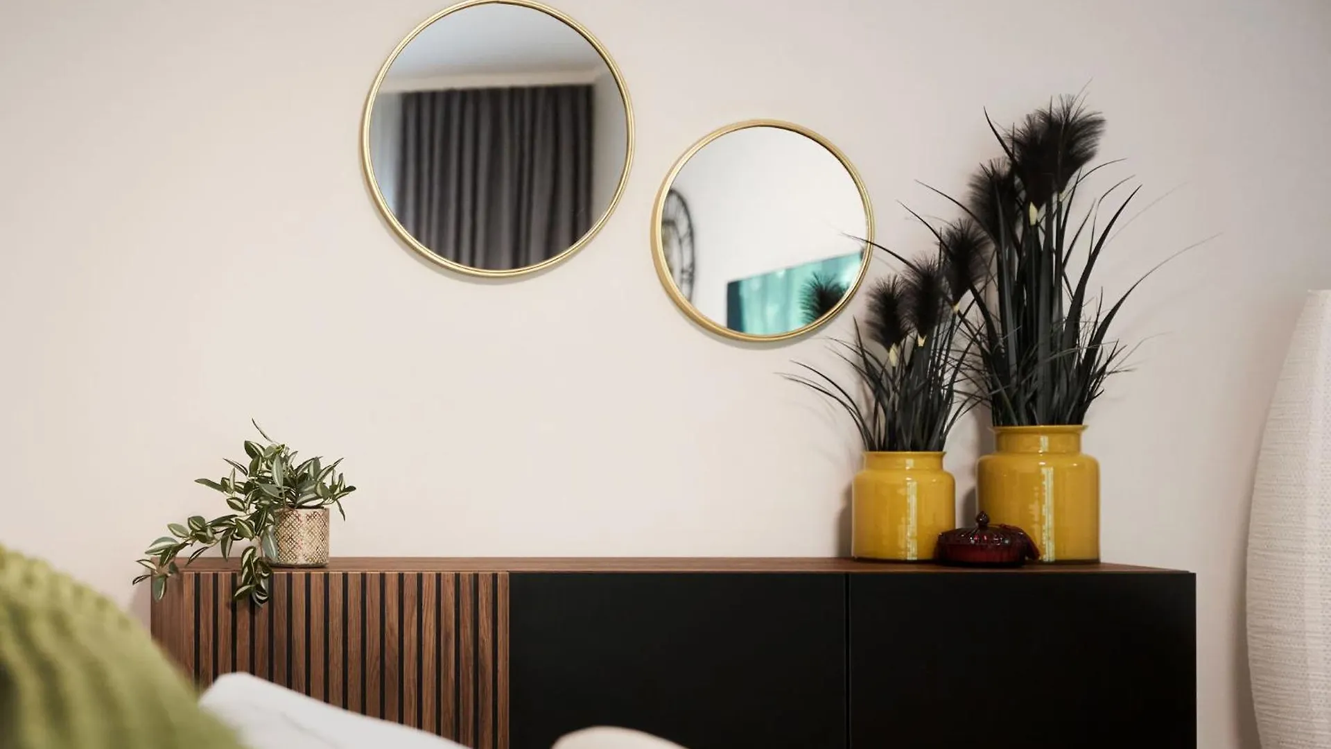 Symphony City Square Aparthotel Вроцлав