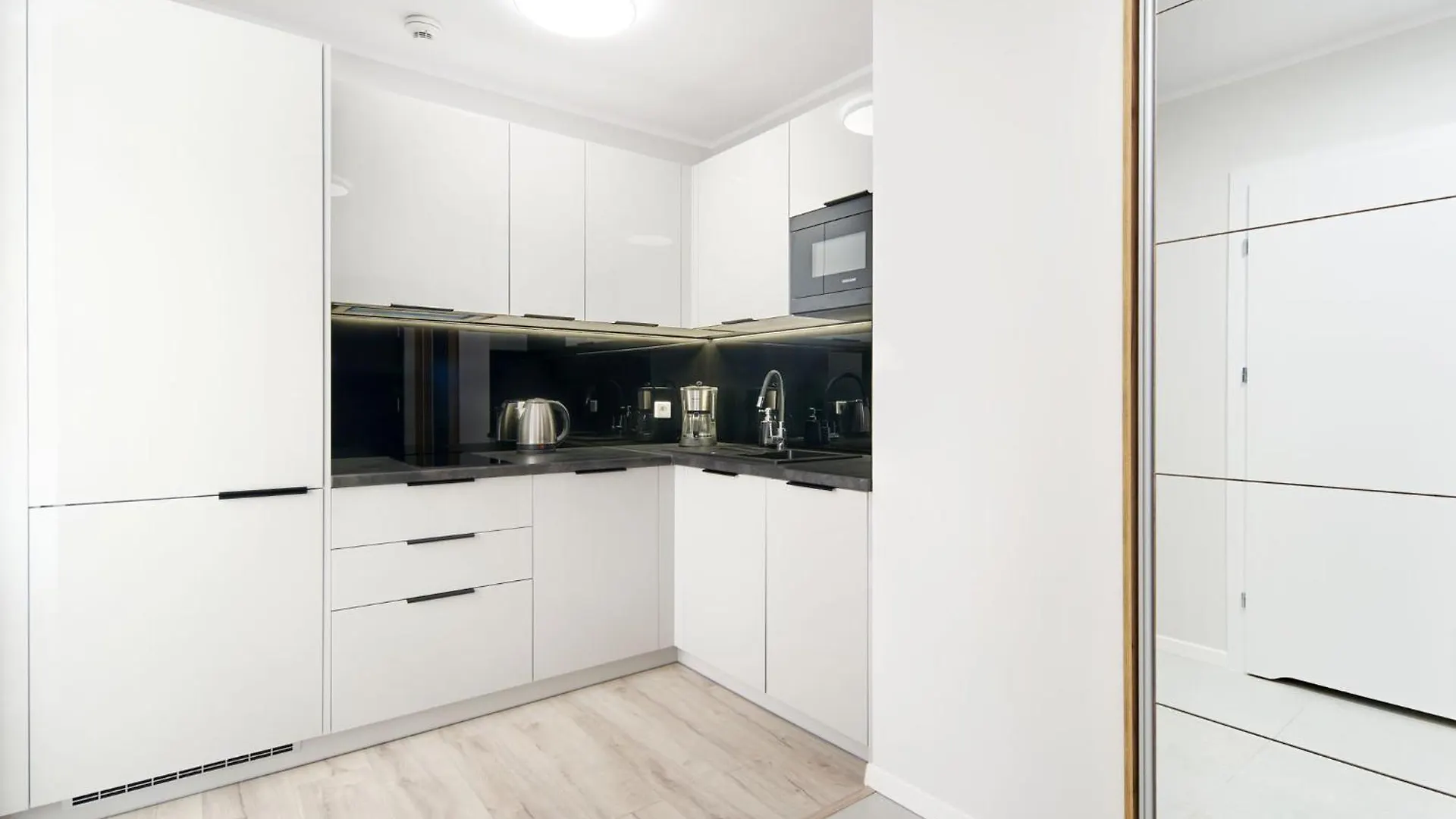 Symphony City Square Aparthotel Вроцлав Польша
