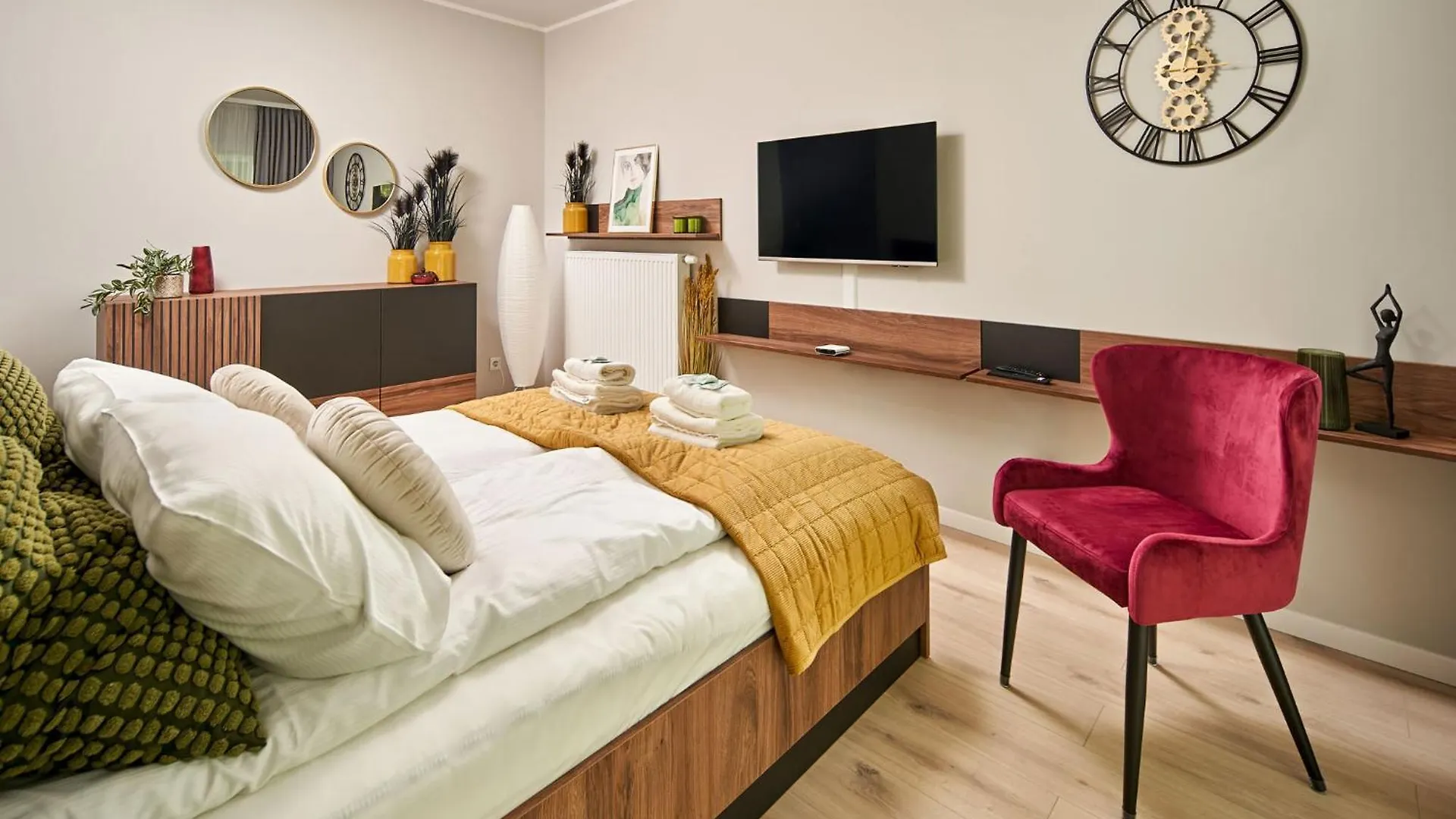 Symphony City Square Aparthotel Вроцлав 0*,