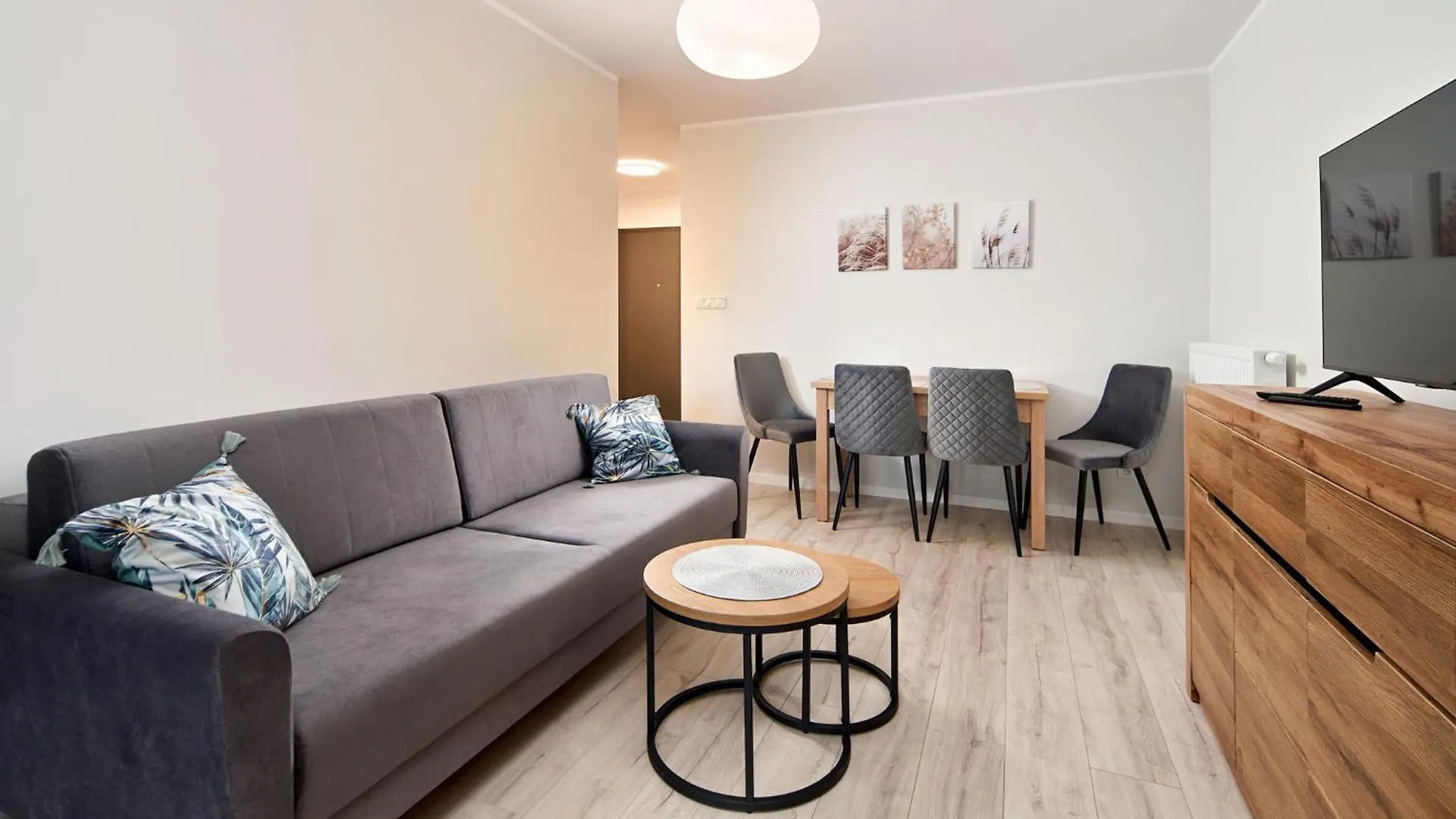 Symphony City Square Aparthotel Вроцлав