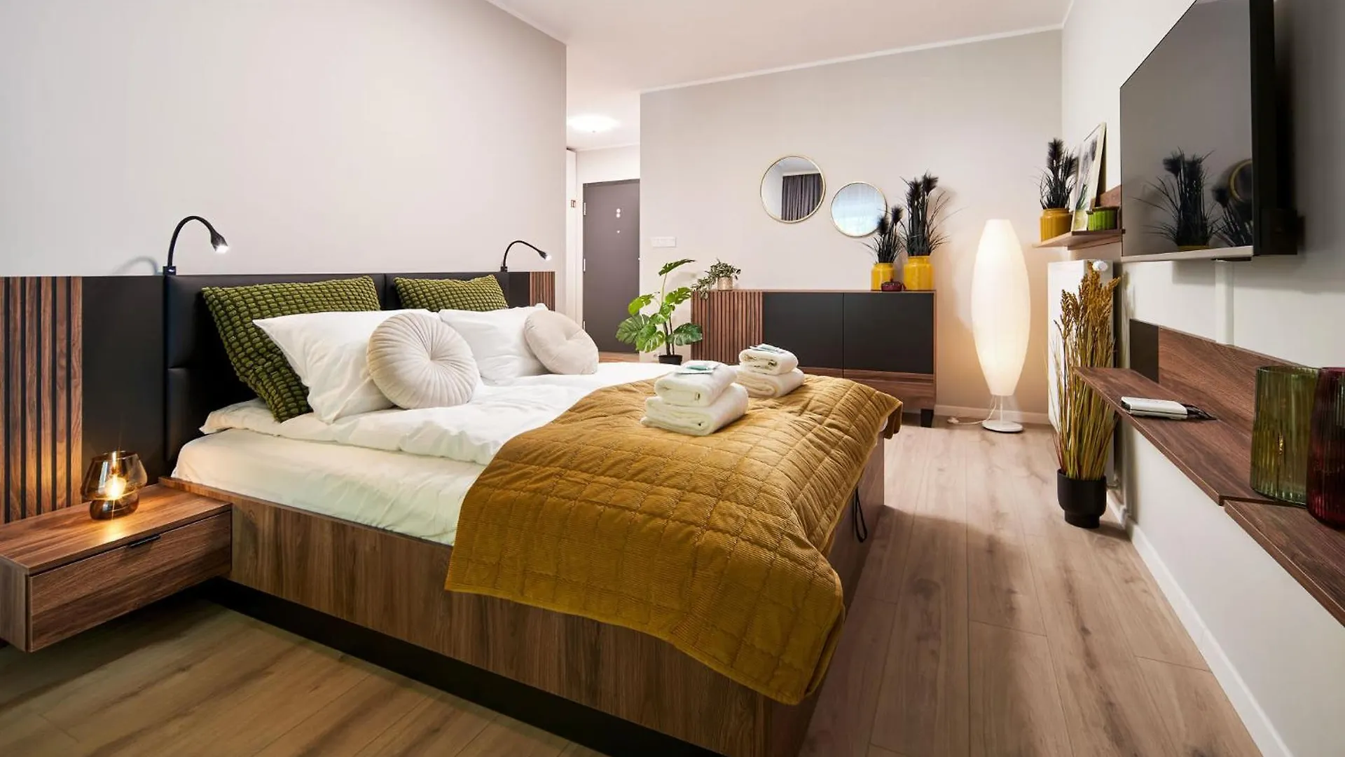 Symphony City Square Aparthotel Вроцлав 0*,