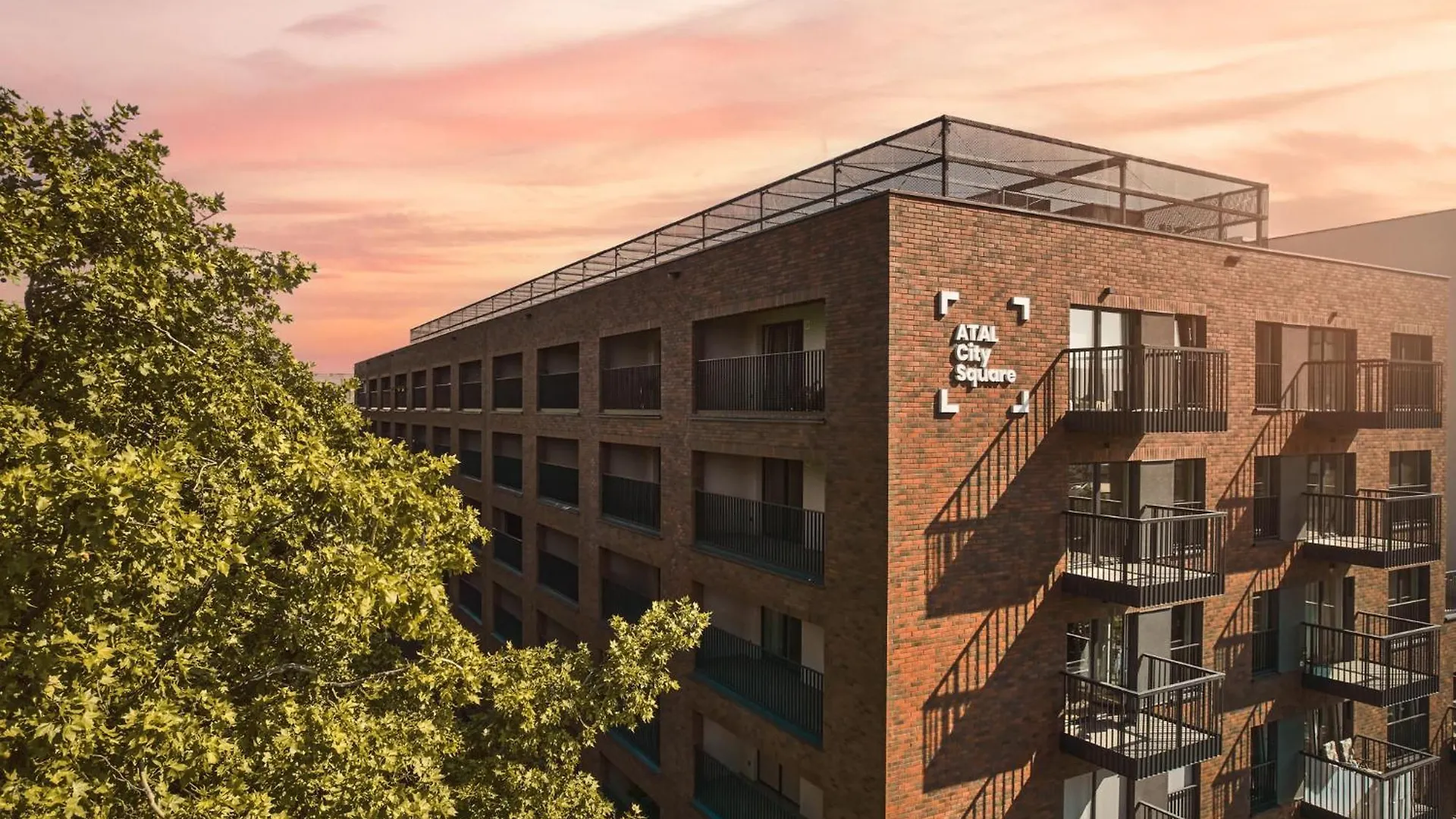 Symphony City Square Aparthotel Вроцлав