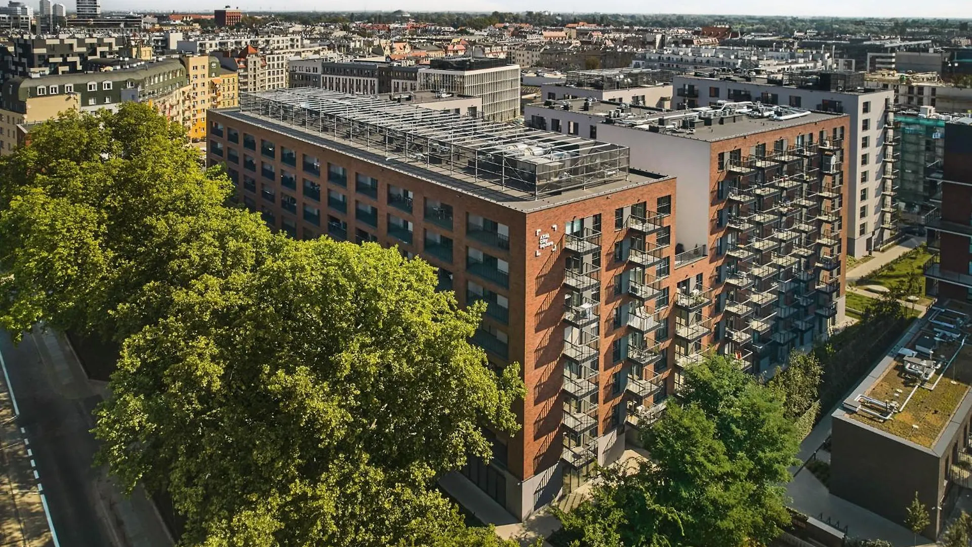 Symphony City Square Aparthotel Вроцлав 0*,