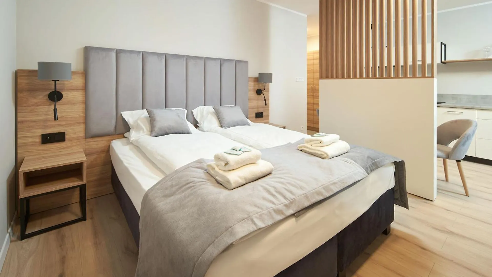 Symphony City Square Aparthotel Вроцлав Польша