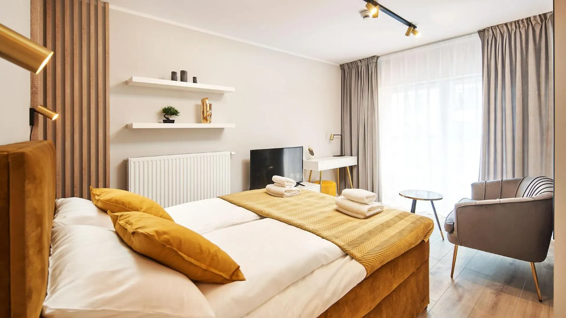 Symphony City Square Aparthotel Вроцлав