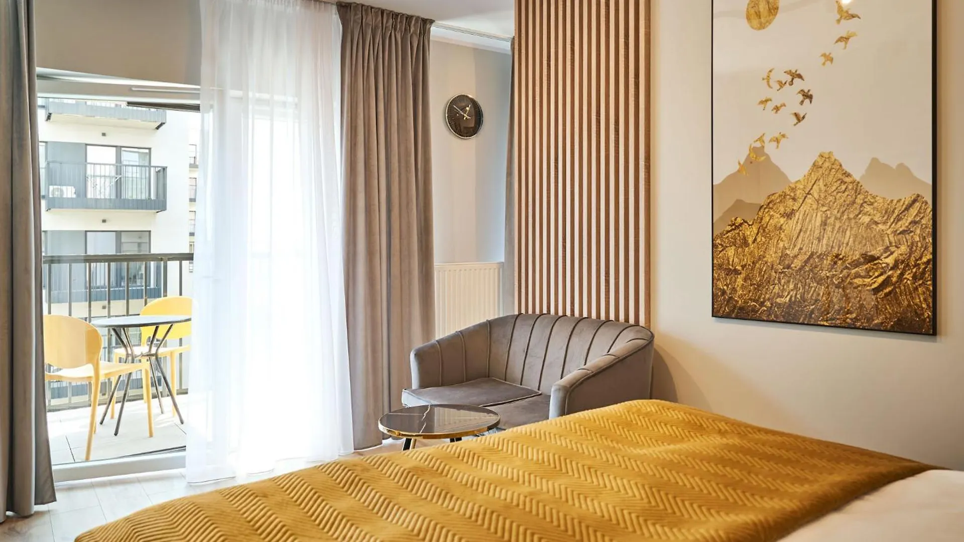 Symphony City Square Aparthotel Вроцлав