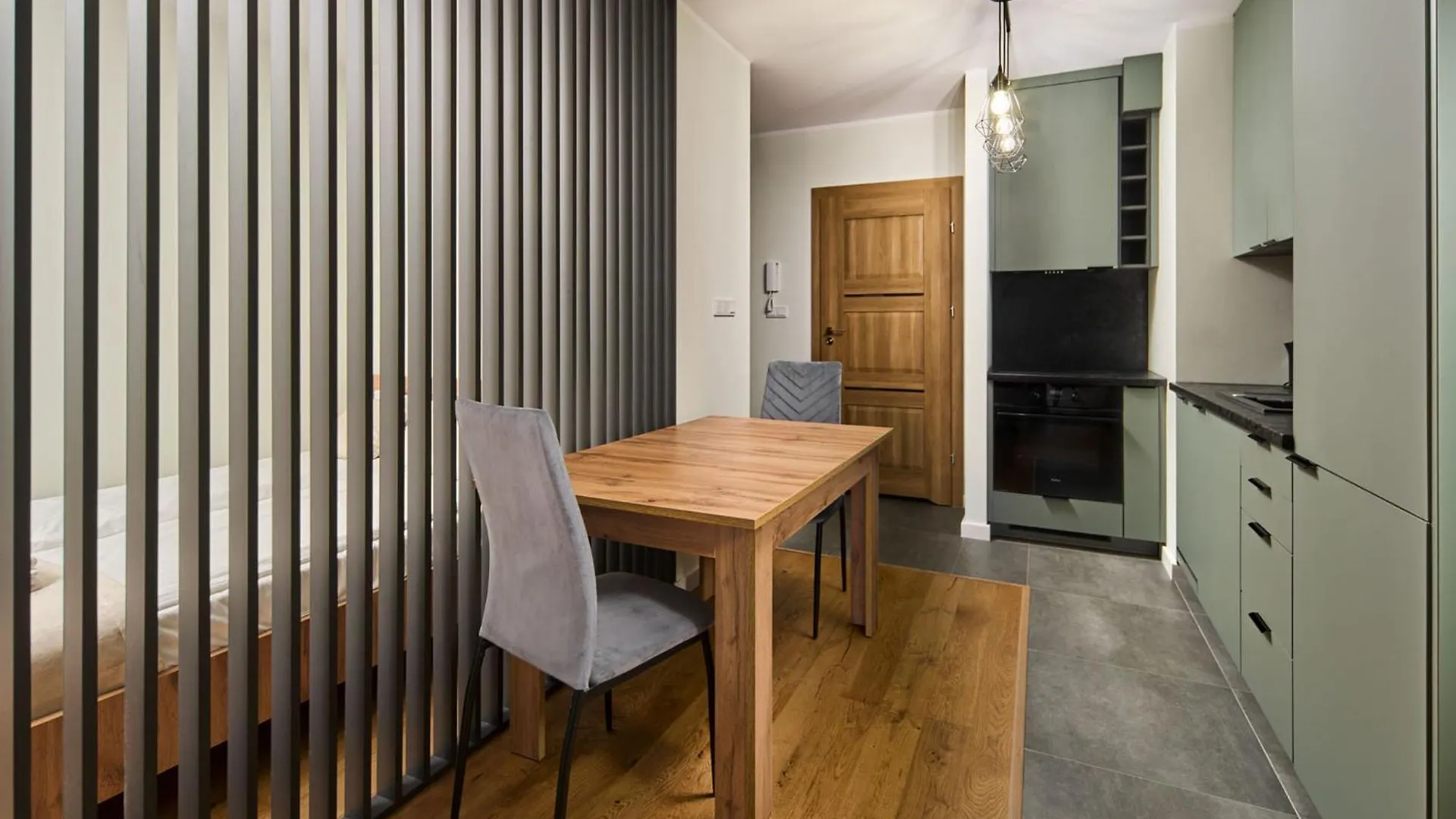 Symphony City Square Aparthotel Вроцлав