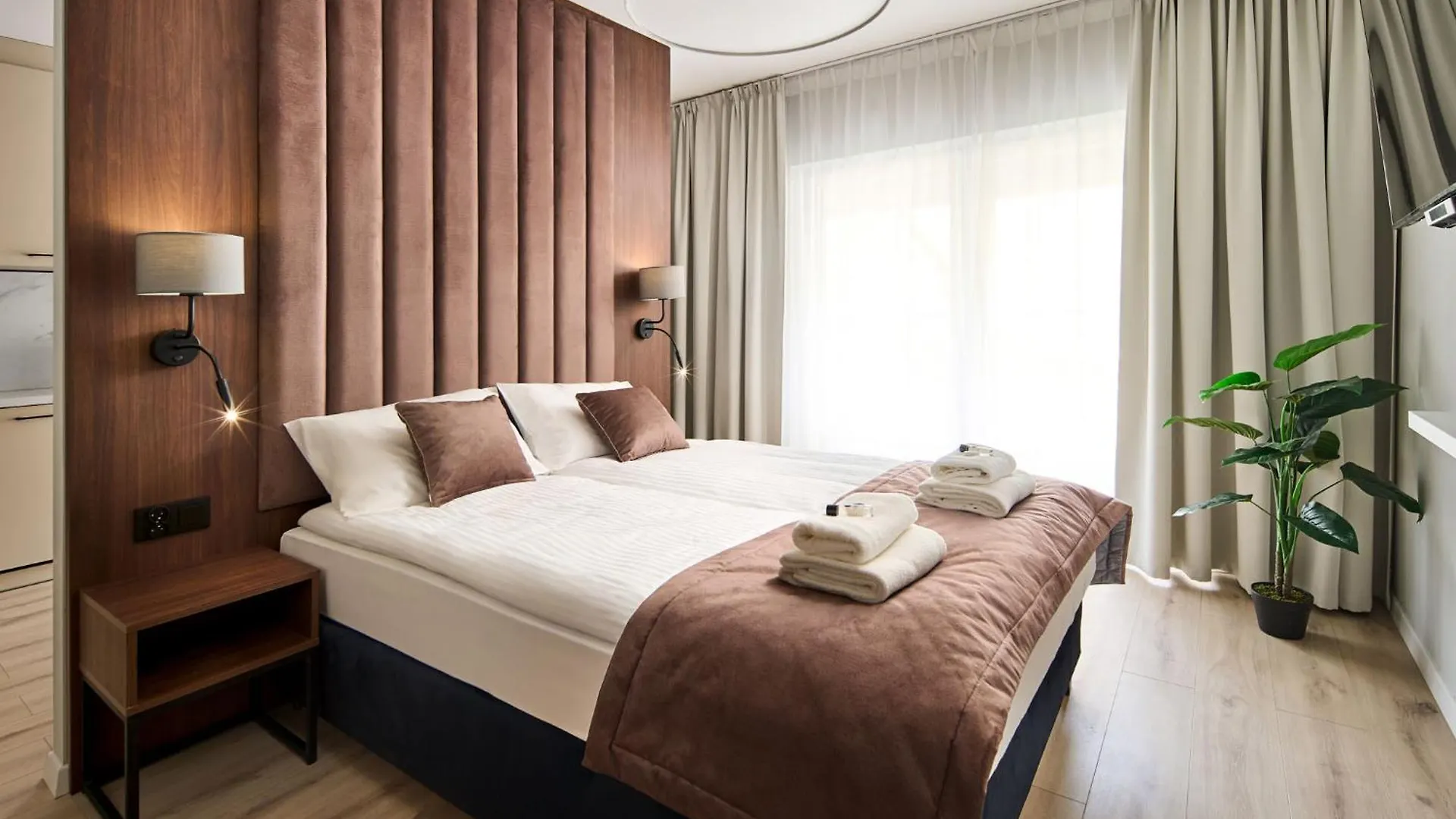 Symphony City Square Aparthotel Вроцлав Польша
