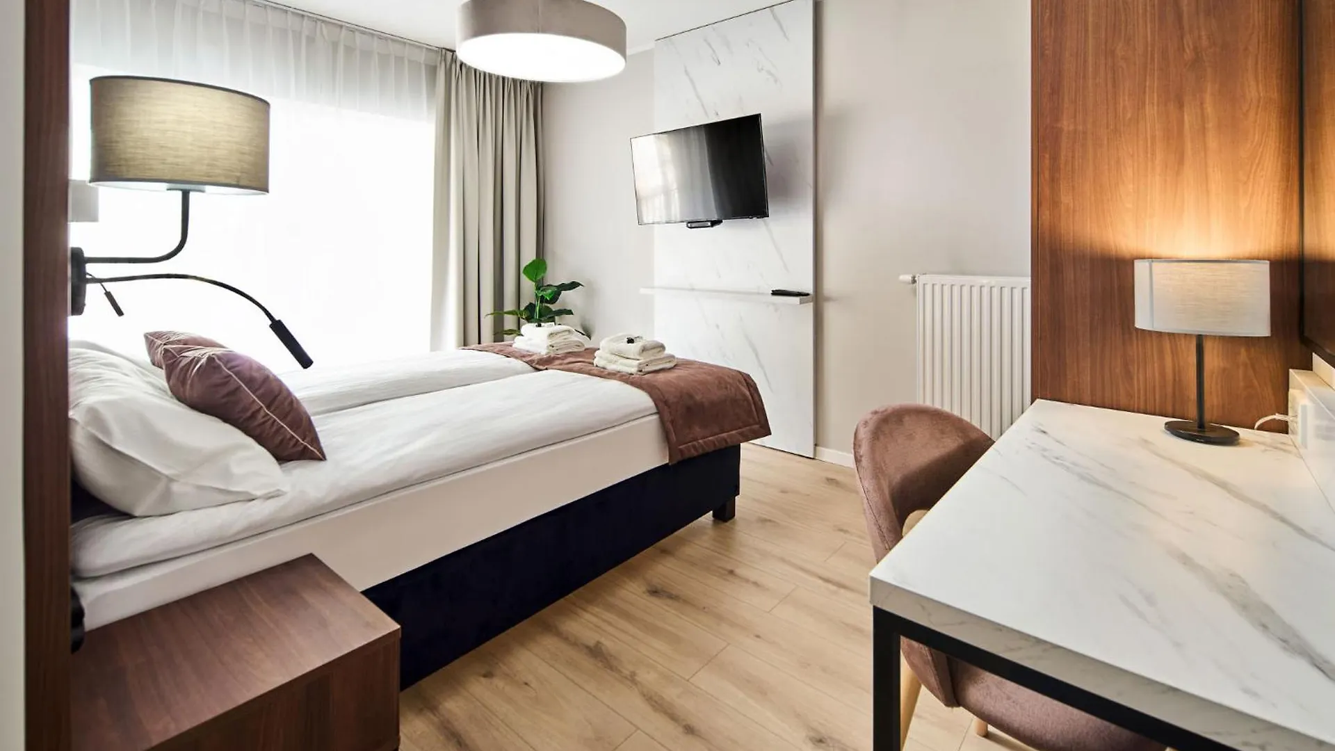 Symphony City Square Aparthotel Вроцлав