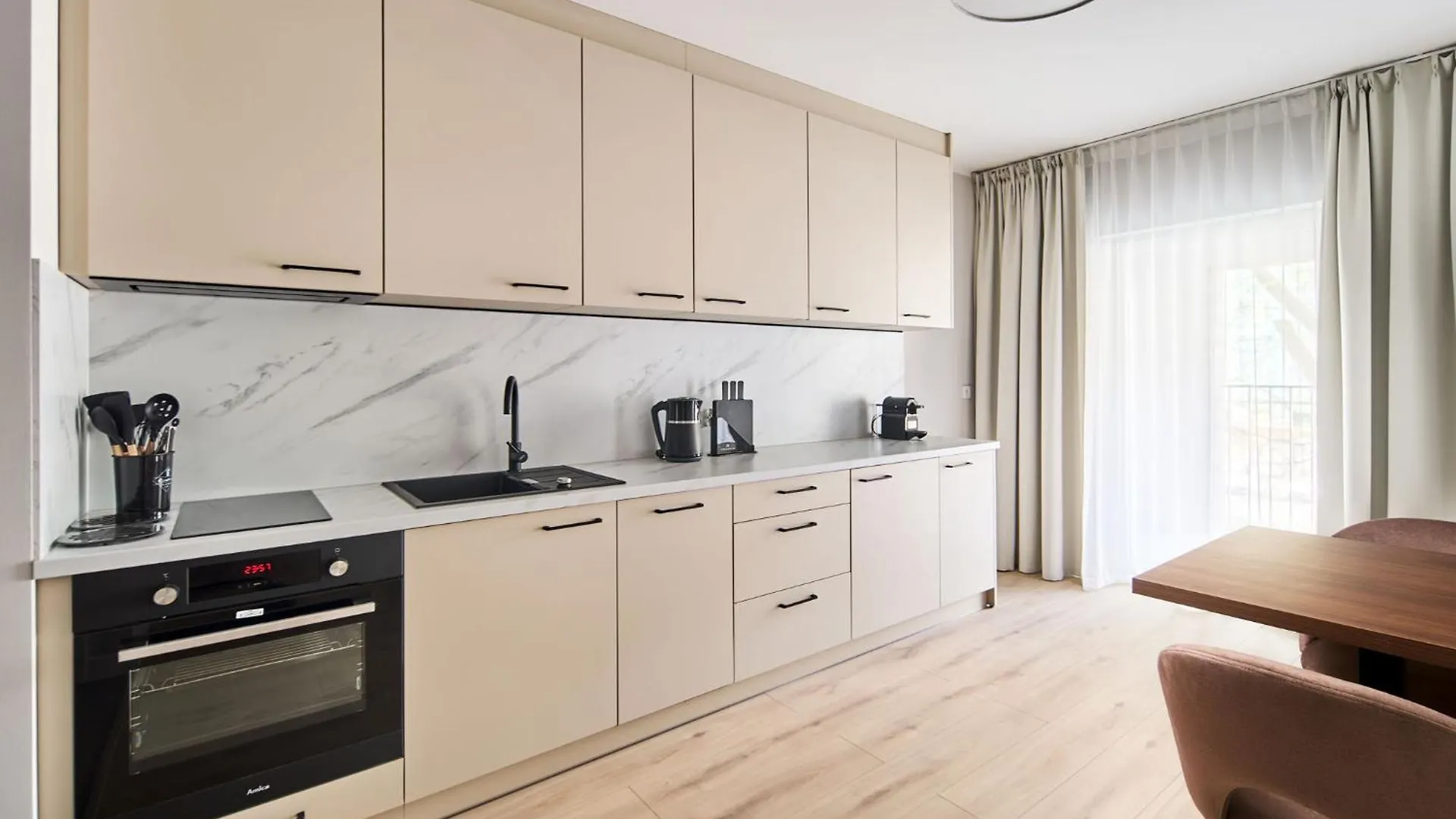 Symphony City Square Aparthotel Вроцлав