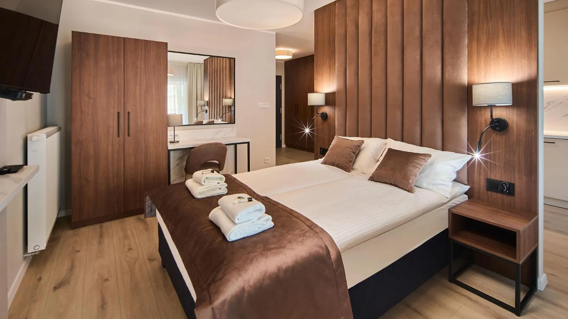 Symphony City Square Aparthotel Вроцлав