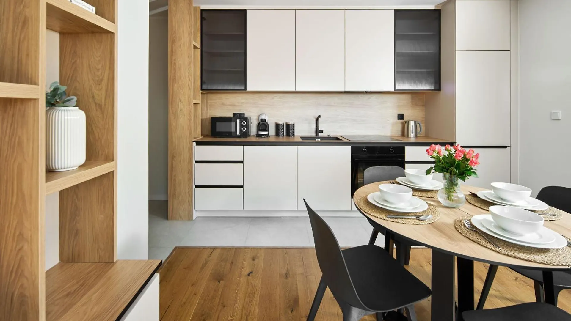 Symphony City Square Aparthotel Вроцлав