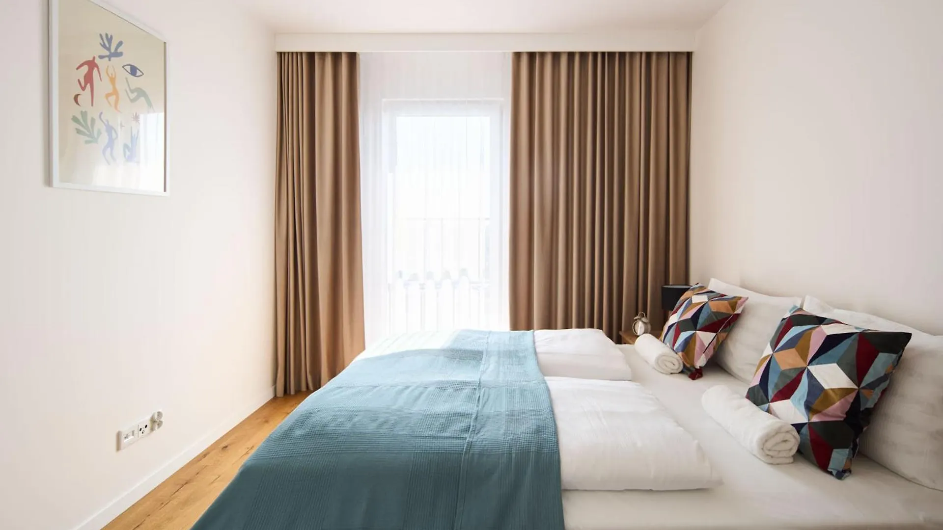 Symphony City Square Aparthotel Вроцлав 0*,  Польша