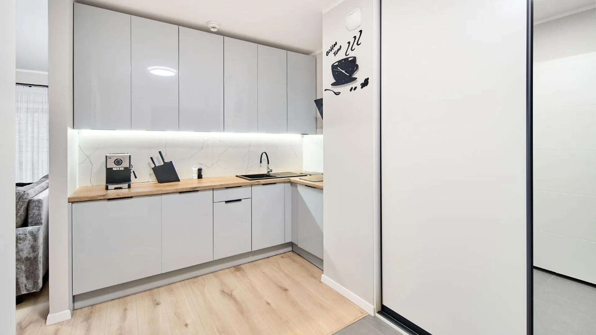 Symphony City Square Aparthotel Вроцлав