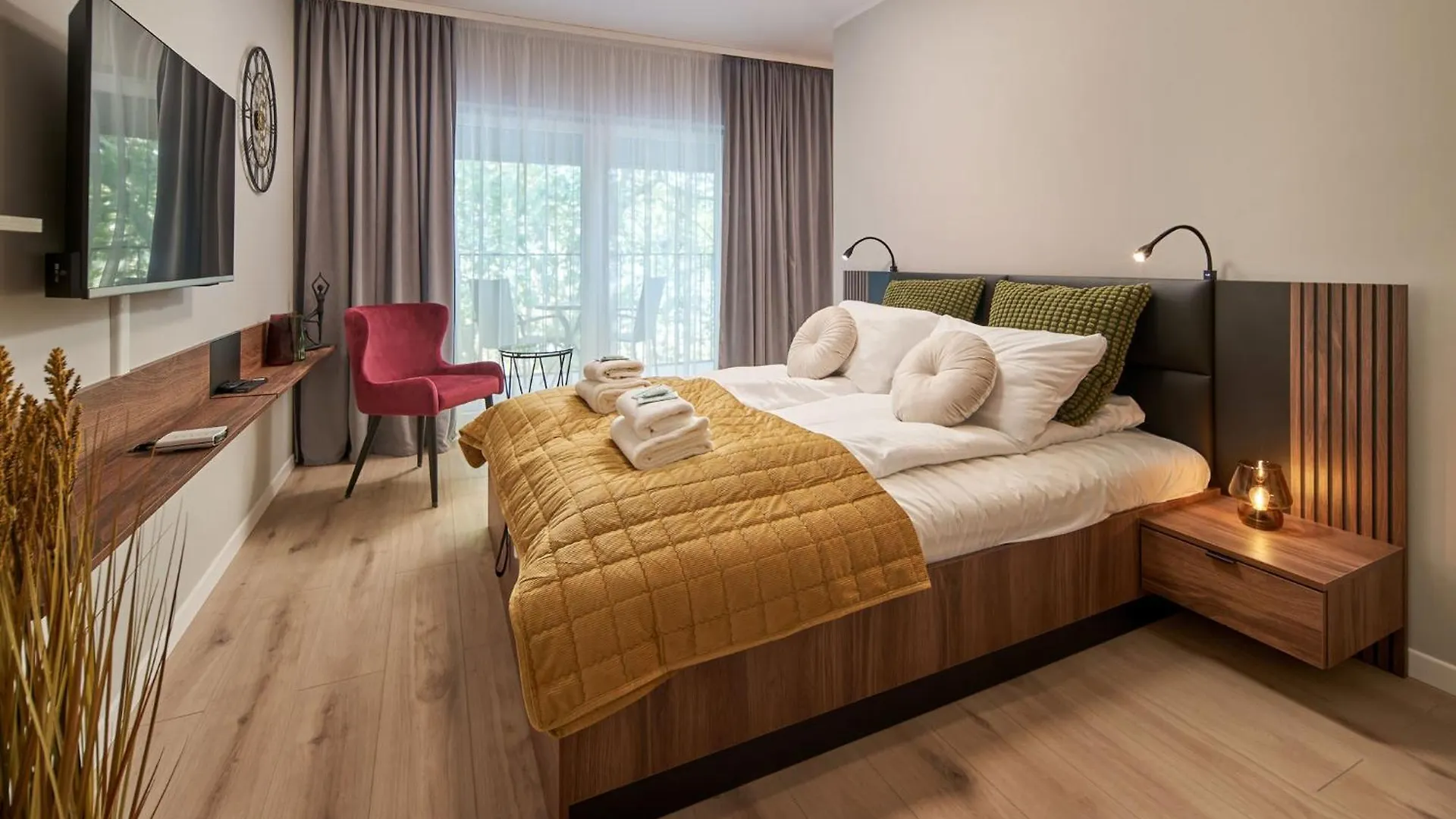 Symphony City Square Aparthotel Вроцлав 0*,  Польша